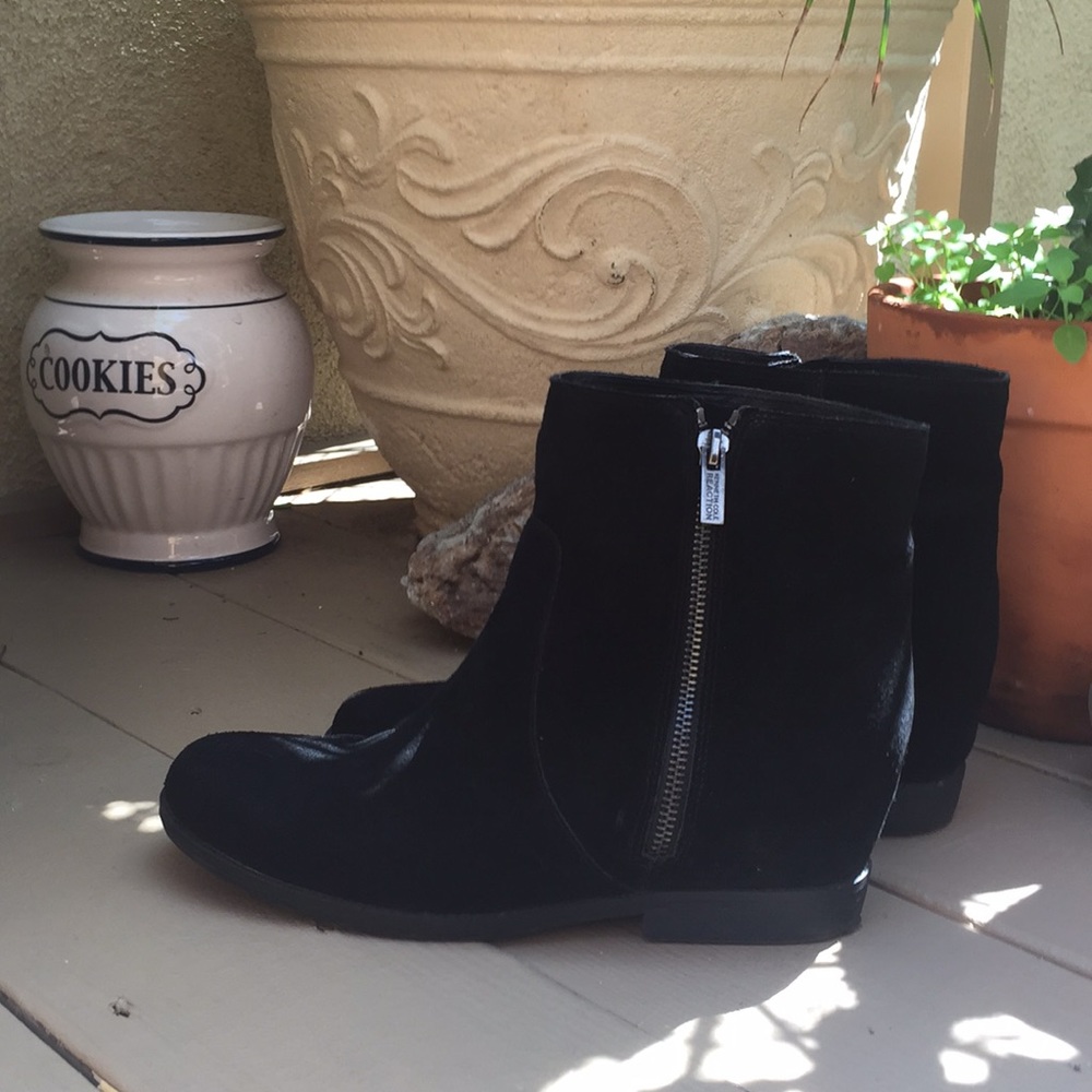 Kenneth Cole Reaction Suede Booties